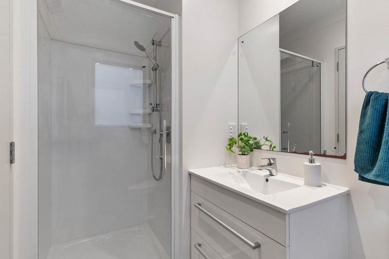 Photo of property in 16 Ted Gilberd Place, Newlands, Wellington, 6037
