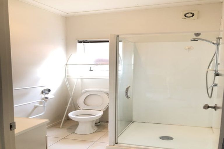 Photo of property in 10 Brashier Circle, Sunnyvale, Auckland, 0612