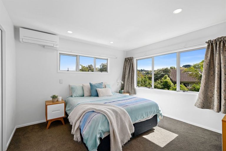 Photo of property in 32 John Downs Drive, Browns Bay, Auckland, 0630