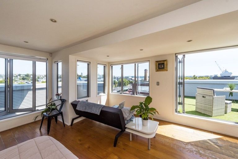 Photo of property in 33 Sale Street, Cockle Bay, Auckland, 2014