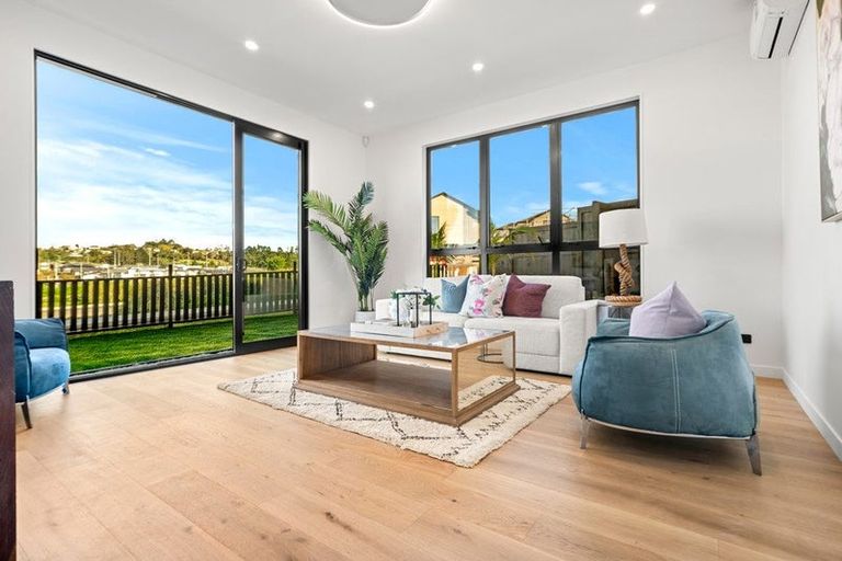 Photo of property in 24 Streamview Way, Long Bay, Auckland, 0630