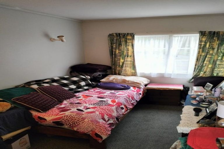 Photo of property in 27 Ngahere Street, Stokes Valley, Lower Hutt, 5019