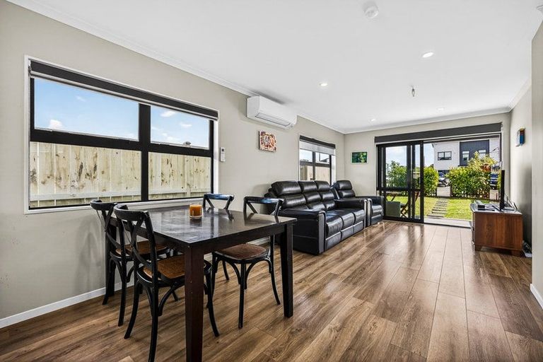 Photo of property in 2 Lumbarda Drive, Kumeu, 0810