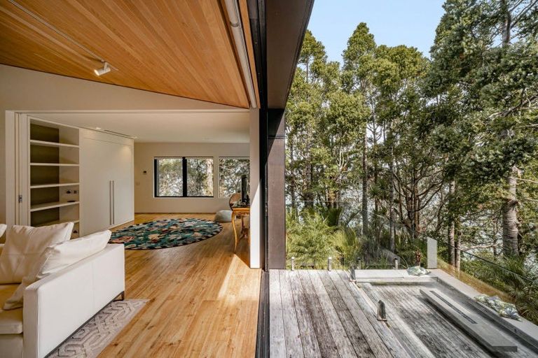 Photo of property in 34 Arapito Road, Titirangi, Auckland, 0604