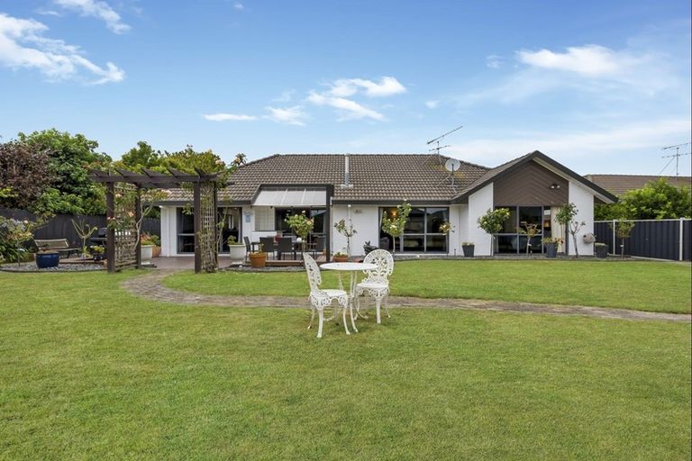 Photo of property in 19 Perotti Place, Conifer Grove, Takanini, 2112