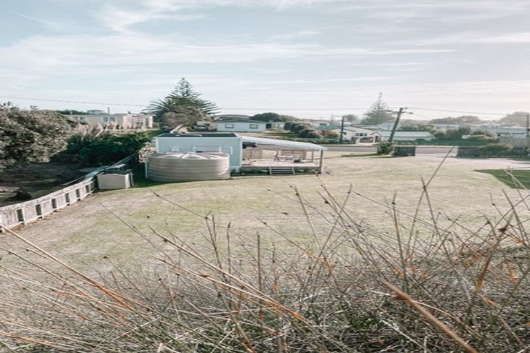 Photo of property in 82 Kahukura Avenue, Waitarere Beach, Levin, 5510