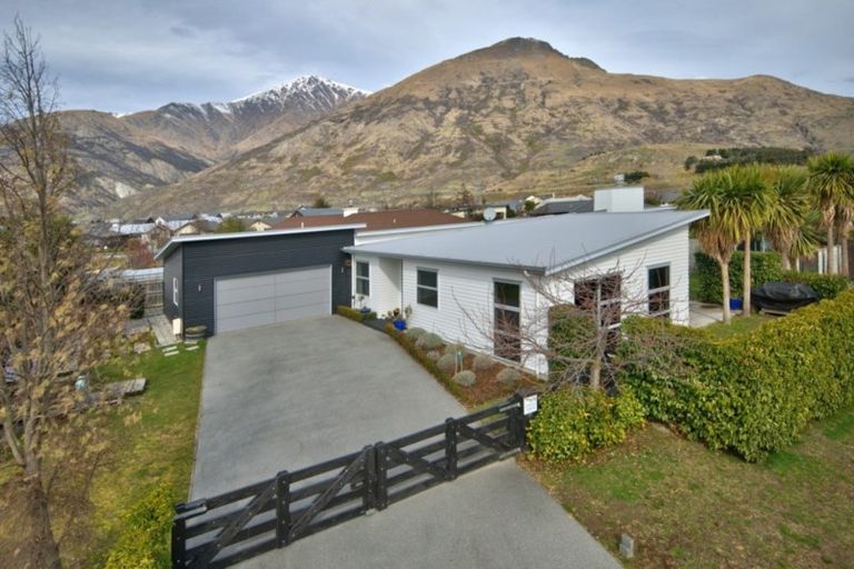 Photo of property in 1 Orbell Drive, Lake Hayes, Queenstown, 9304