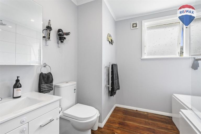 Photo of property in 18 Delaney Drive, Stokes Valley, Lower Hutt, 5019