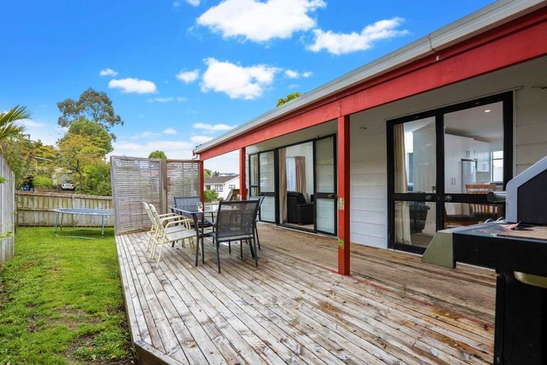 Photo of property in 6 Thalia Place, Totara Vale, Auckland, 0629