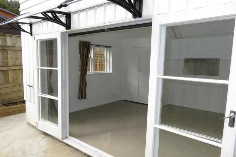 Photo of property in 31 Helston Road, Johnsonville, Wellington, 6037