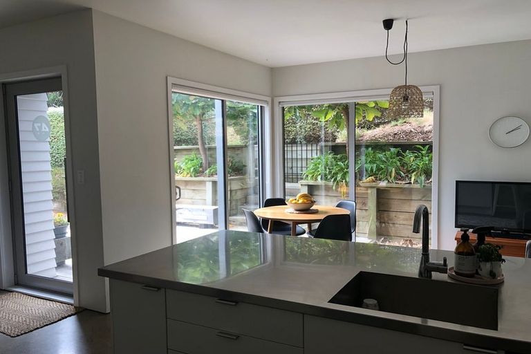 Photo of property in 47 Maungaraki Road, Korokoro, Lower Hutt, 5012