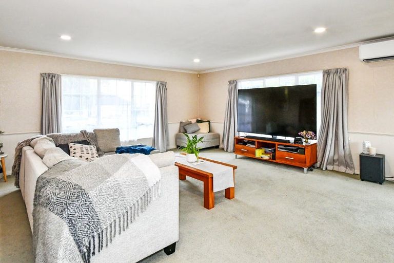 Photo of property in 13 Moss Crescent, Takanini, 2112