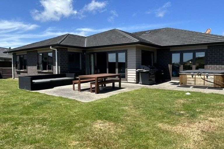 Photo of property in 34 Sumner Terrace, Aotea, Porirua, 5024