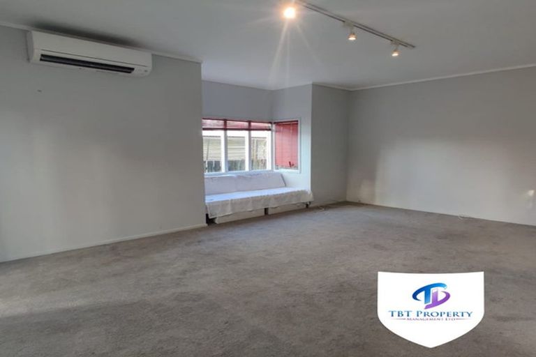 Photo of property in 12a Waiari Road, Conifer Grove, Takanini, 2112