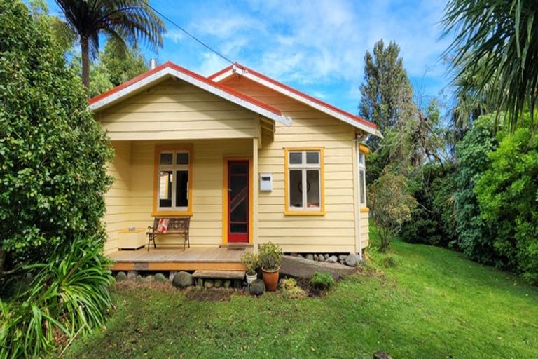 Photo of property in 66 Oxford Road, Okato, 4335