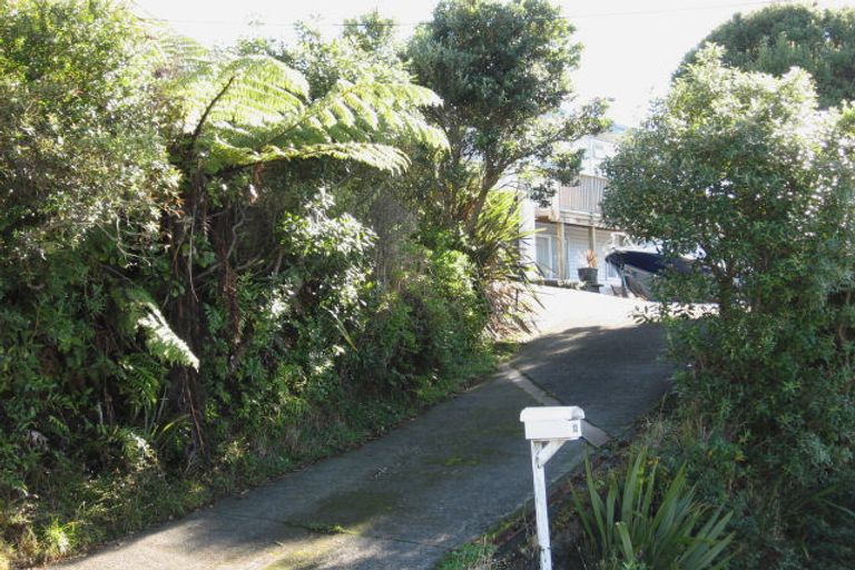 Photo of property in 12 Spenmoor Street, Newlands, Wellington, 6037