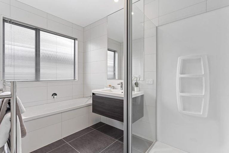 Photo of property in 124 Te Napi Drive, Takanini, Auckland, 2112