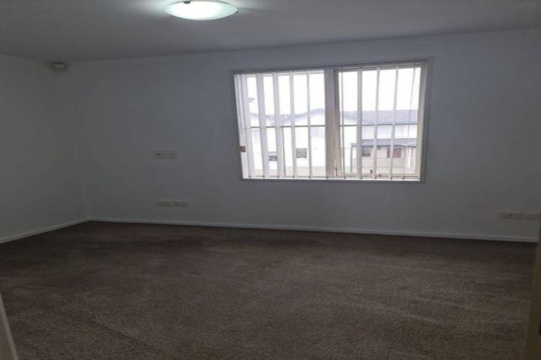Photo of property in 43 Kirikiri Lane, East Tamaki, Auckland, 2013