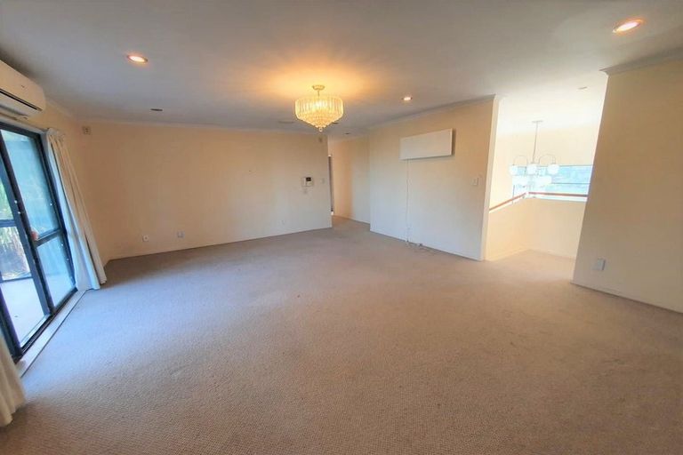 Photo of property in 9 Parkvale Grove, Te Atatu Peninsula, Auckland, 0610