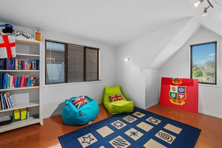 Photo of property in 1/18 Rossmore Terrace, Murrays Bay, Auckland, 0630