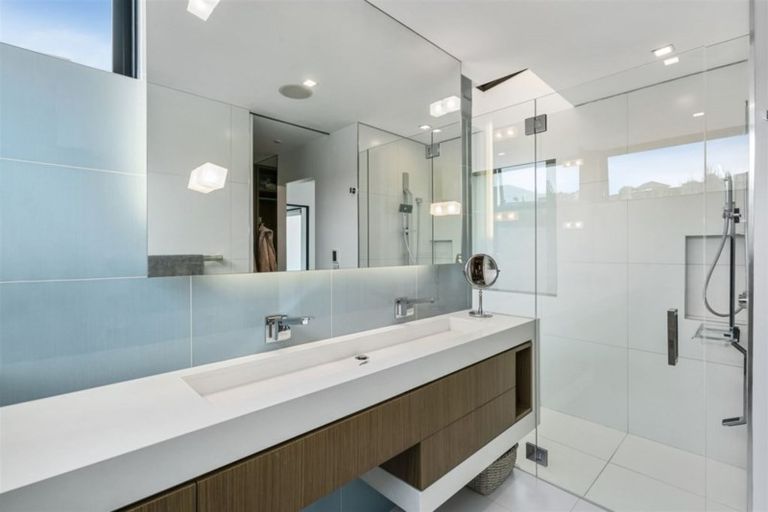 Photo of property in 145 Main Road, Redcliffs, Christchurch, 8081