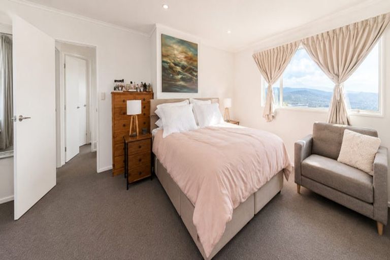 Photo of property in 4 Lyons Crescent, Strathmore Park, Wellington, 6022