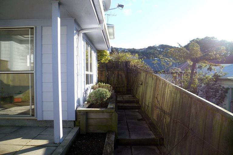 Photo of property in 4/27 Kenwyn Terrace, Newtown, Wellington, 6021