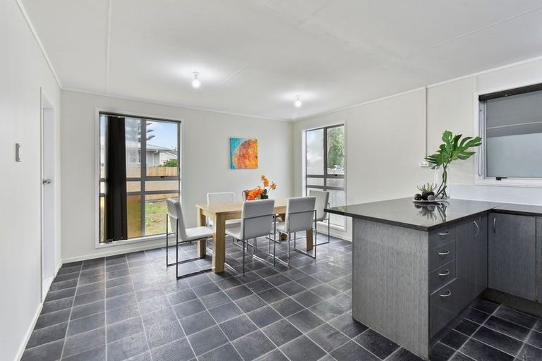 Photo of property in 20 Rountree Place, Conifer Grove, Takanini, 2112