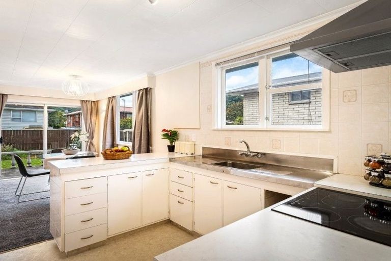 Photo of property in 2 Monterey Place, Totara Park, Upper Hutt, 5018
