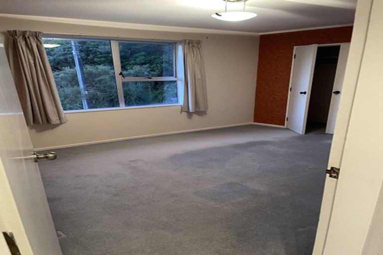 Photo of property in 1 Cyril Way, Paparangi, Wellington, 6037