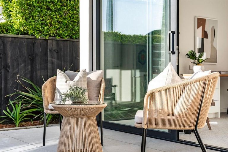 Photo of property in 23 Muritai Road, Milford, Auckland, 0620