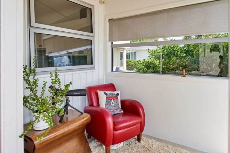 Photo of property in 25 Sunset Parade, Plimmerton, Porirua, 5026