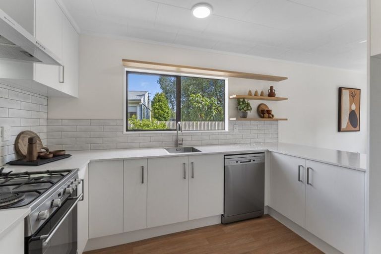 Photo of property in 175 Te Moana Road, Waikanae, 5036