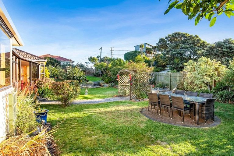 Photo of property in 2 Te Miti Street, Paekakariki, 5034