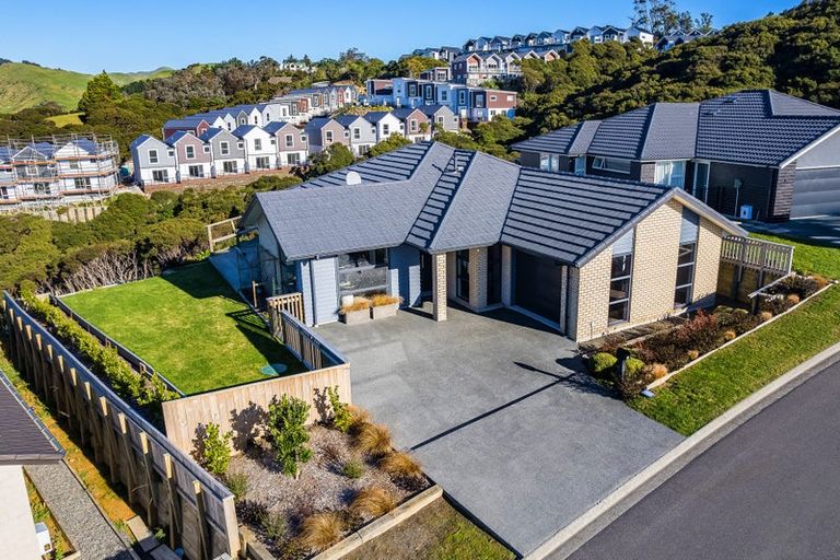 Photo of property in 14 Topsail Way, Whitby, Porirua, 5024