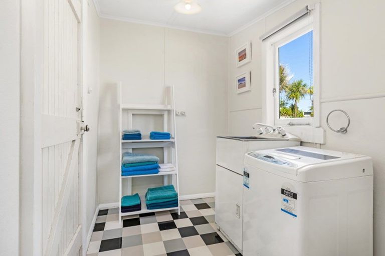 Photo of property in 22 James Street, Raglan, 3225