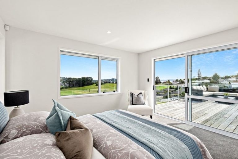 Photo of property in 20 Waititiro Rise, Stanmore Bay, Whangaparaoa, 0932