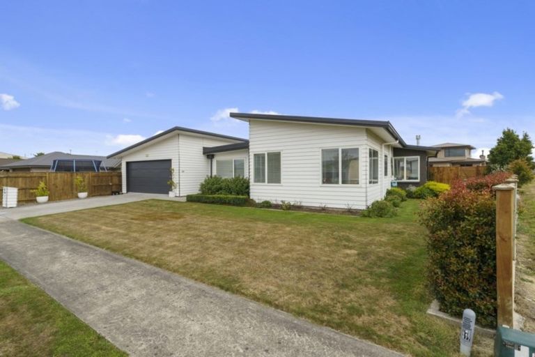 Photo of property in 37 Rodeo Drive, Kelvin Grove, Palmerston North, 4414