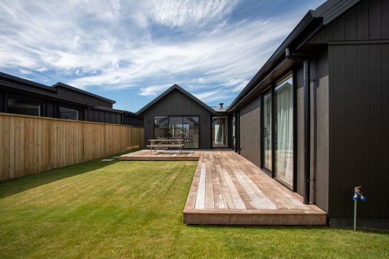 Photo of property in 6 Cheviot Street, Jacks Point, 9371