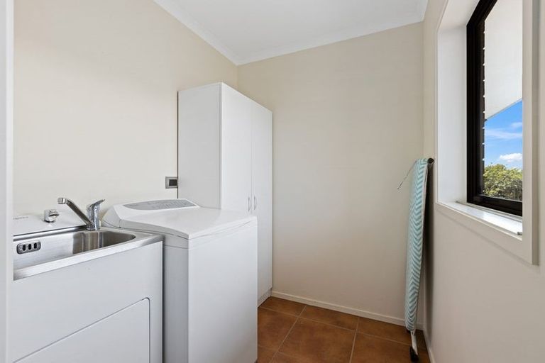 Photo of property in 32 Seaview Crescent, Hatfields Beach, Orewa, 0931