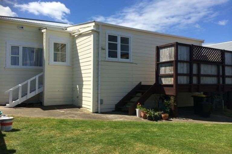 Photo of property in 11 Wha Street, Lyall Bay, Wellington, 6022