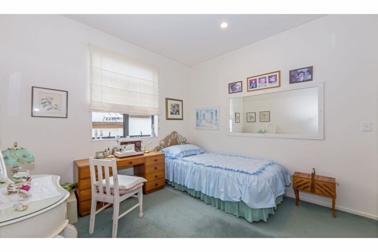 Photo of property in 3/12 Herons Way, Northcote, Auckland, 0627