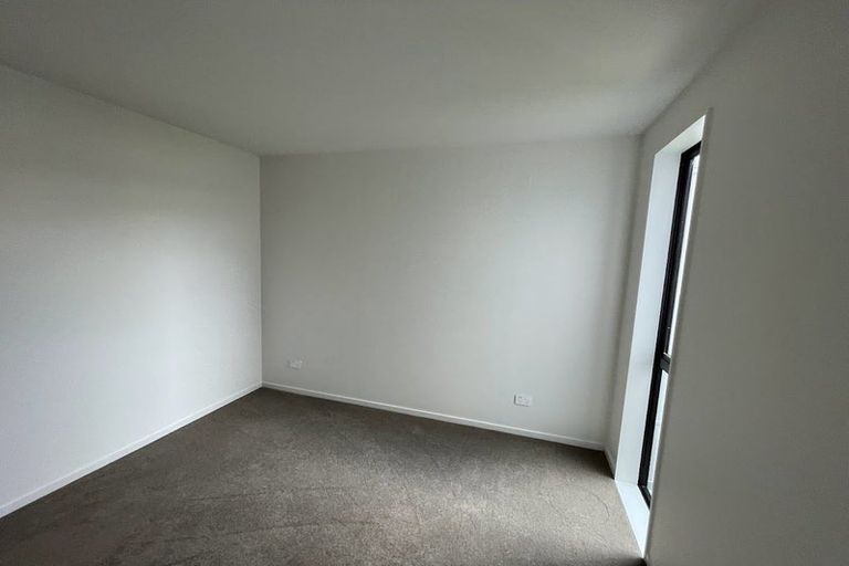 Photo of property in 8/101 Hobsonville Road, West Harbour, Auckland, 0618