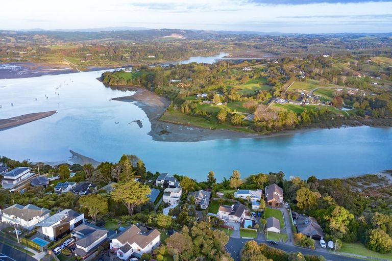 Photo of property in 23 Pohutukawa Avenue, Shelly Park, Auckland, 2014