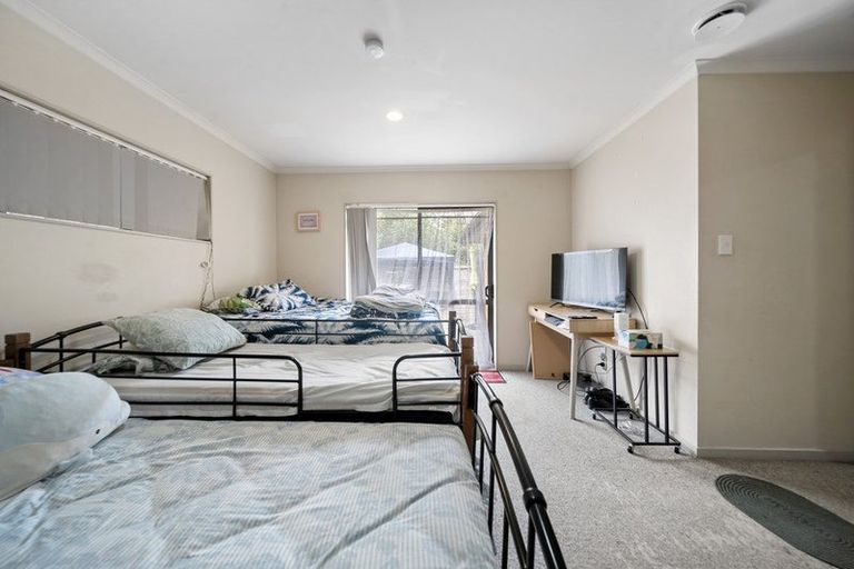 Photo of property in 25 Peninsula Road, Mangere, Auckland, 2022