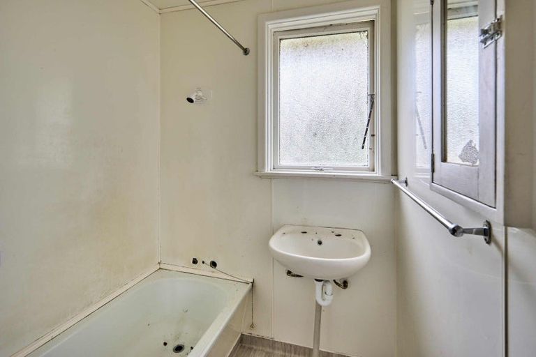 Photo of property in 14 Gloucester Street, Cannons Creek, Porirua, 5024