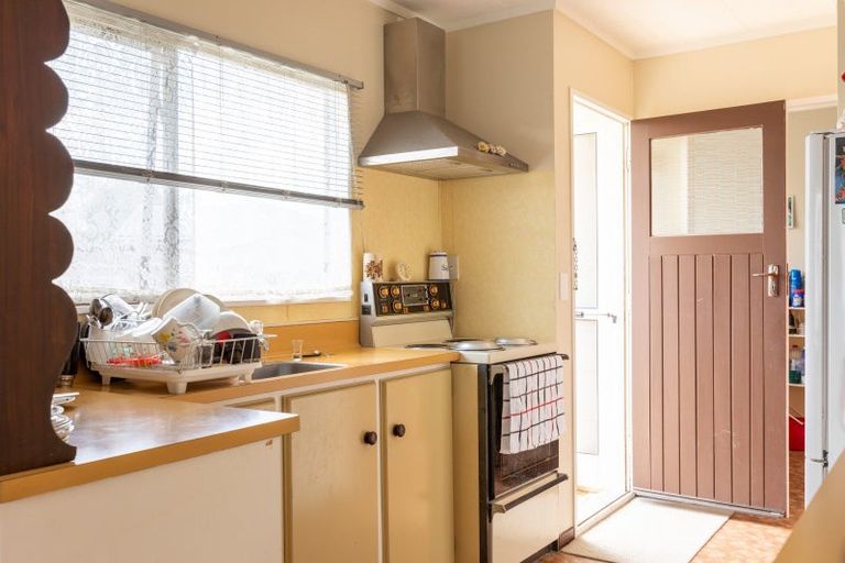 Photo of property in 20 Ross Street, Woodville, 4920