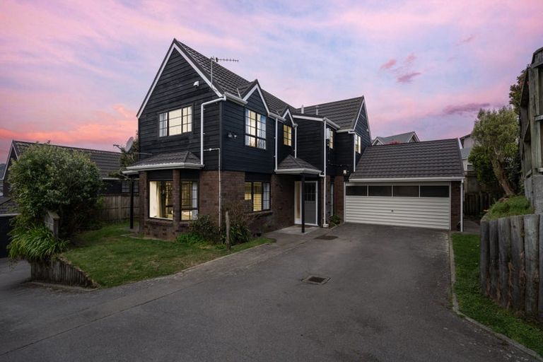 Photo of property in 6 Ellwood Place, Churton Park, Wellington, 6037