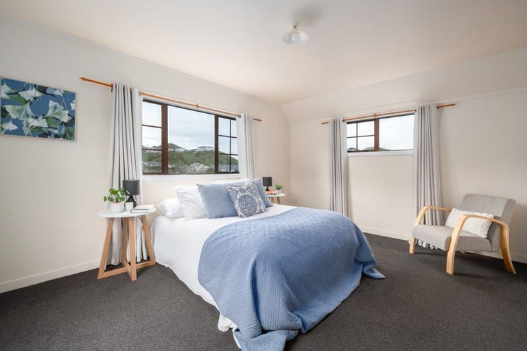 Photo of property in 6 Ellwood Place, Churton Park, Wellington, 6037