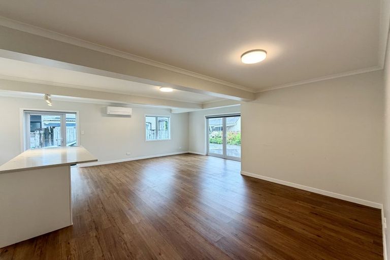 Photo of property in 2/38 Tramway Road, Beach Haven, Auckland, 0626